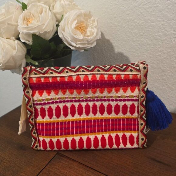 Jen & Co Emberlyn Triangular Pouch - Picture 2 of 6